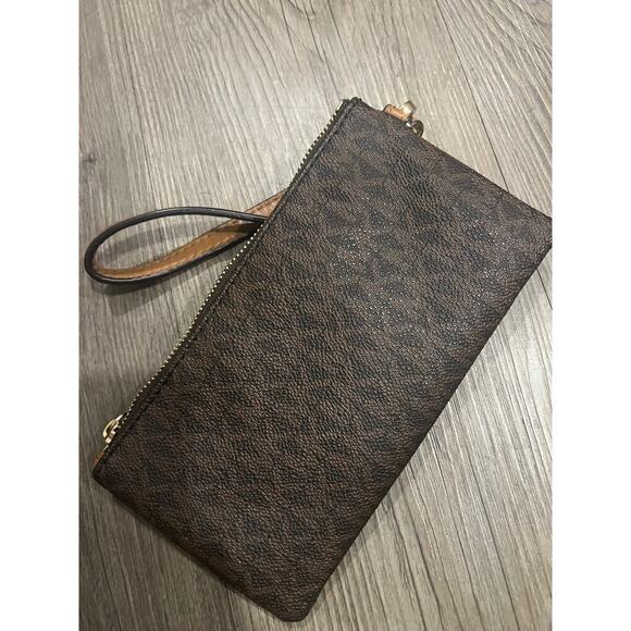 Michael Kors Wristlet - Picture 2 of 7